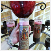 Velas de Guadalupe con corazón rojo