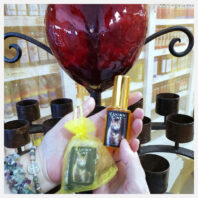 Lucky Cat Amulet & Perfume Set with red heart